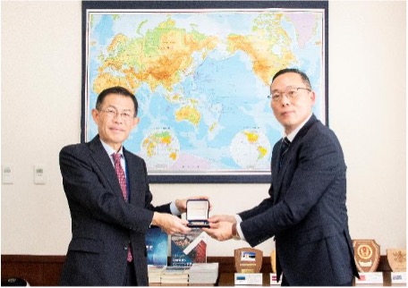 Talks with Mr. Son Bugeun, Minister of the Embassy of the ROK in Japan