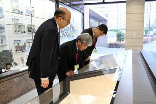 海上保安大学校海上保安国際研究センター長及び図書館長　防衛研究所を視察