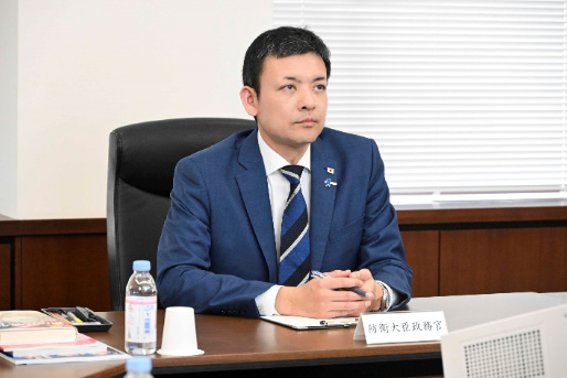 吉田防衛大臣政務官　防衛研究所を視察