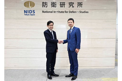 吉田防衛大臣政務官　防衛研究所を視察