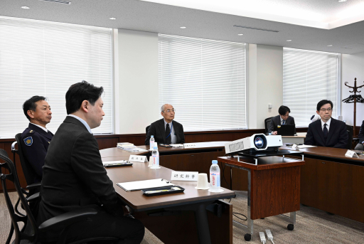 久保防衛大学校長　防衛研究所を視察