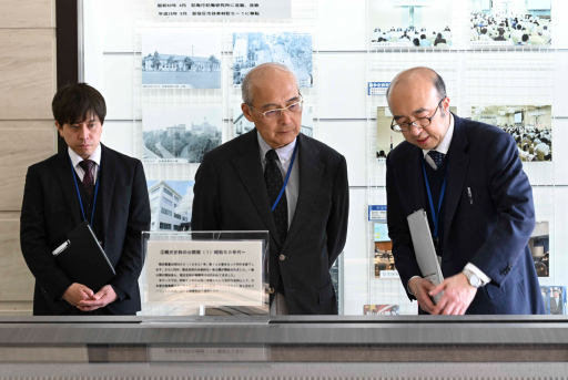 久保防衛大学校長　防衛研究所を視察