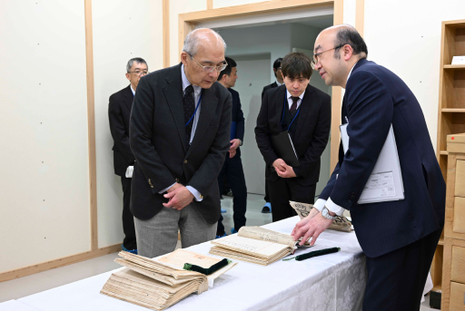 久保防衛大学校長　防衛研究所を視察