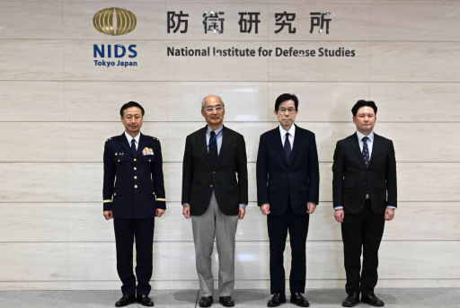 久保防衛大学校長　防衛研究所を視察