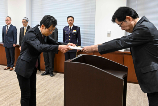 組織改編に伴う辞令書交付