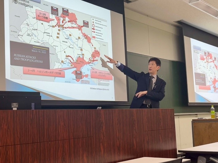 Prof. Yamazoe gave the lecture about Defense policy and Russia at Aoyama Gakuin University.