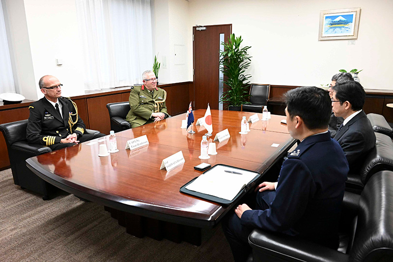 Visit by former and new New Zealand Defence Attaché