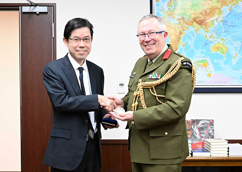 Visit by former and new New Zealand Defence Attaché