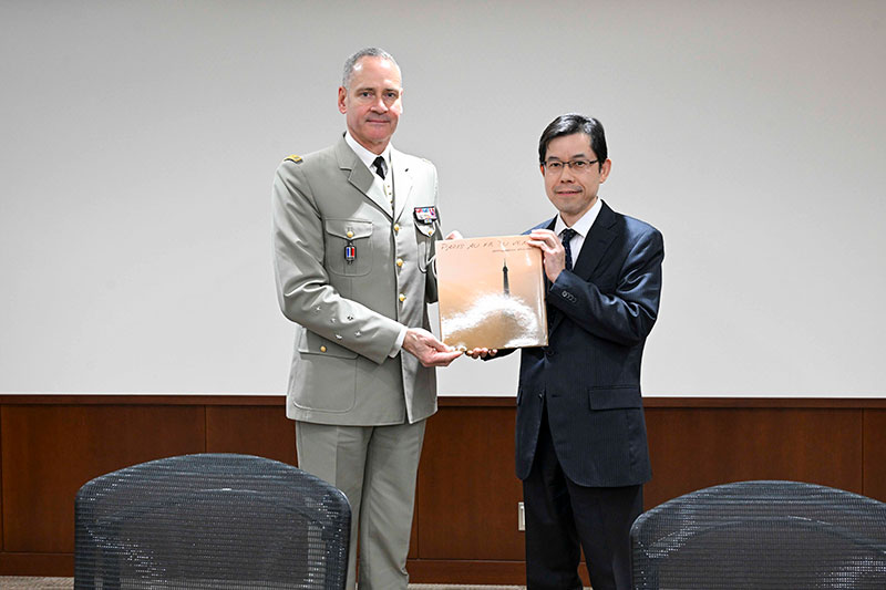 Visit by GEN Pierre Schill, Chief of the French Army.