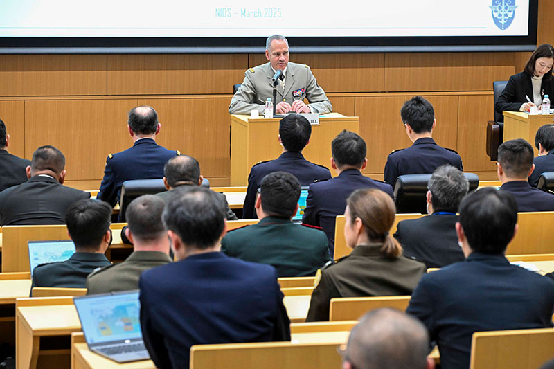 Visit by GEN Pierre Schill, Chief of the French Army.
