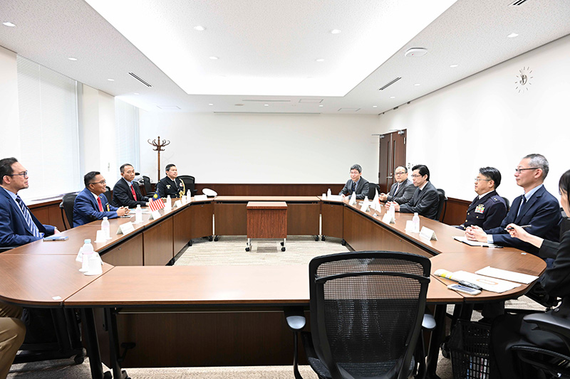Visit by Brig Gen Zamsari bin Abu Hasan, the Commandant of Malaysian Armed Forces Staff College, and his delegation.