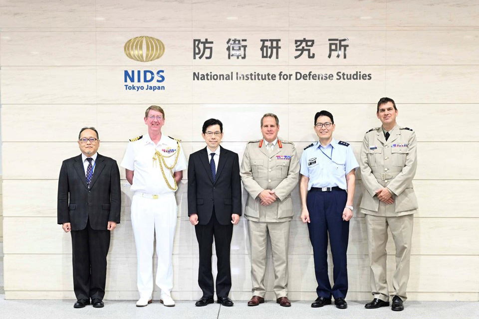 Visit by Lt Gen Sir Tom Copinger-Symes KCB CBE, Deputy Commander of UK Strategic Command